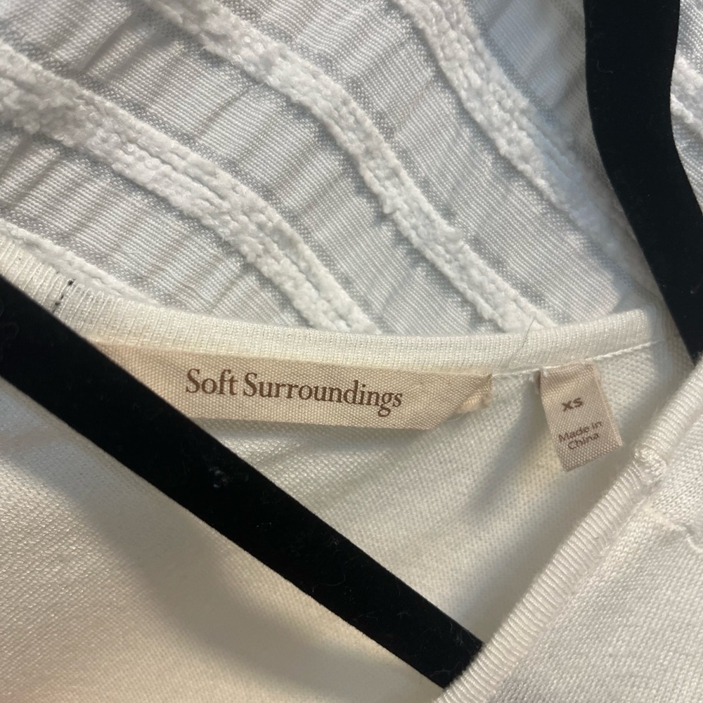 Soft Surroundings White Long Sleeve tunic - Picture 2 of 5